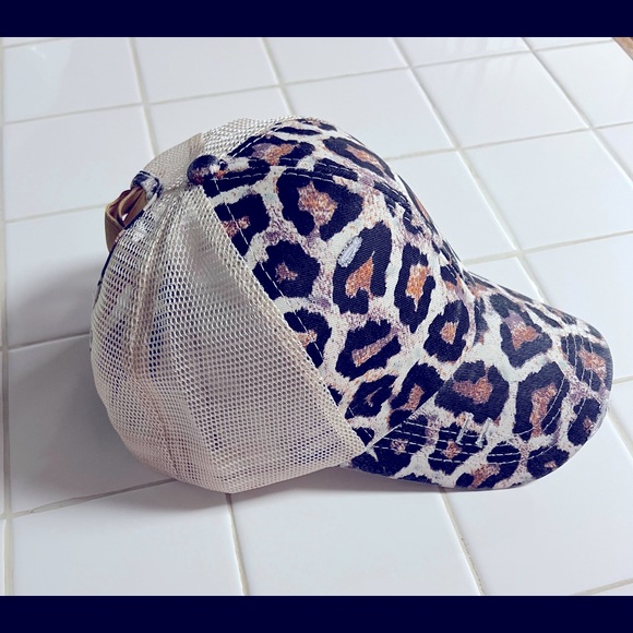 Women’s leopard print baseball cap - Picture 2 of 3